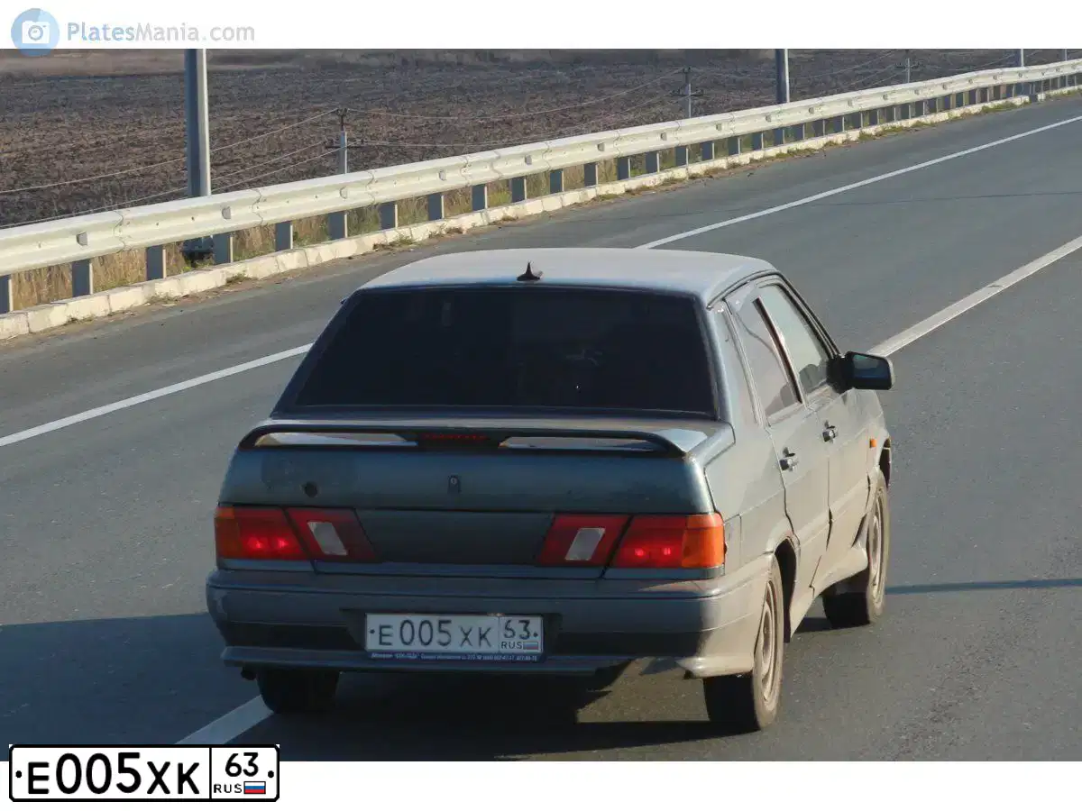Фото автомобиля LADA 2115 SAMARA, 2007 — госномер Е005ХК63. Цвет: Серо-сине-зеленый