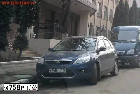 Фото автомобиля FORD FOCUS, 2008 — госномер К014ТЕ190. Цвет: СИНИЙ