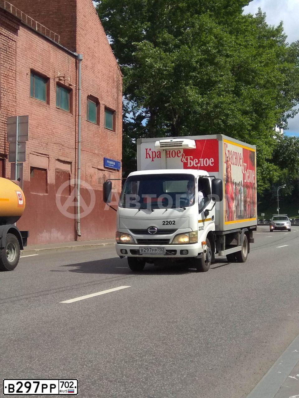 Фото автомобиля HINO 300-SERIE, 2017 — госномер В297РР702. Цвет: БЕЛЫЙ