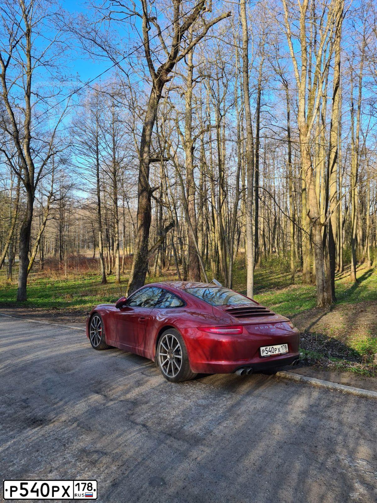 Фото автомобиля PORSCHE 911 CARRERA, 2012 — госномер Р540РХ178. Цвет: ВИШНЕВЫЙ