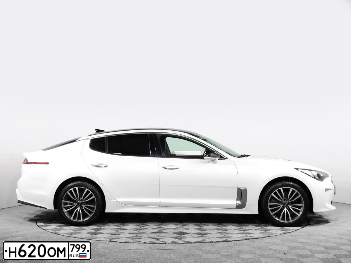 Фото автомобиля KIA CK (STINGER), 2019 — госномер Р466ОУ46. Цвет: Белый
