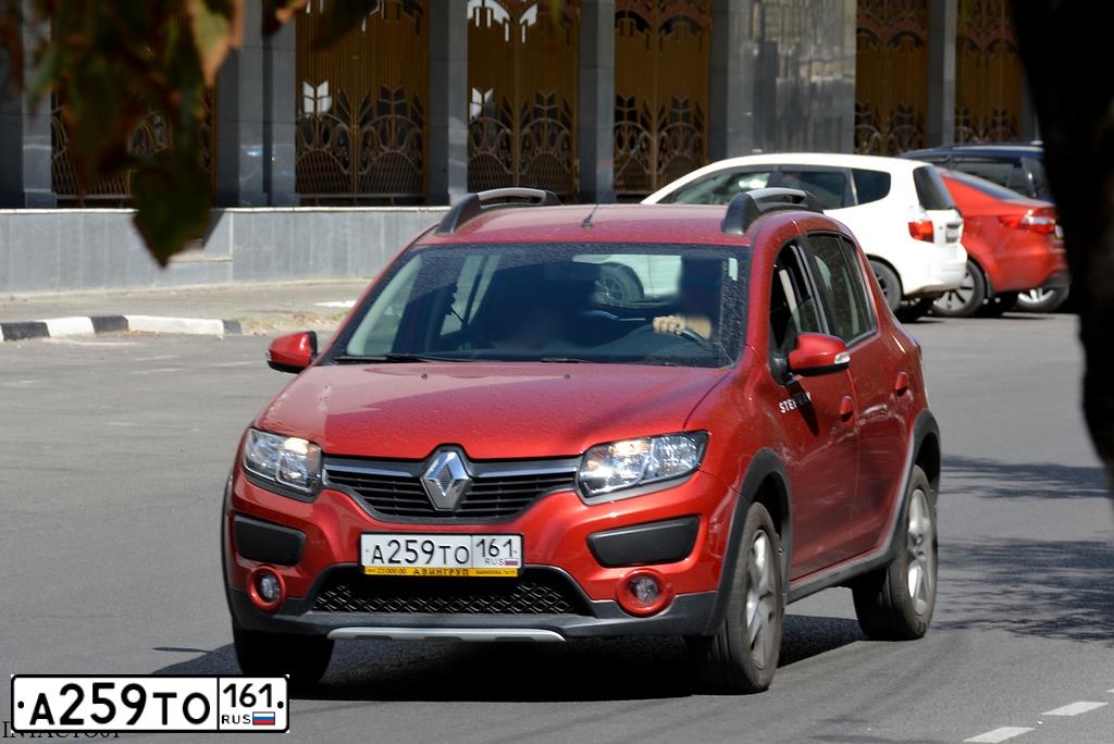 Фото автомобиля RENAULT SANDERO, 2018 — госномер А259ТО161. Цвет: Красный