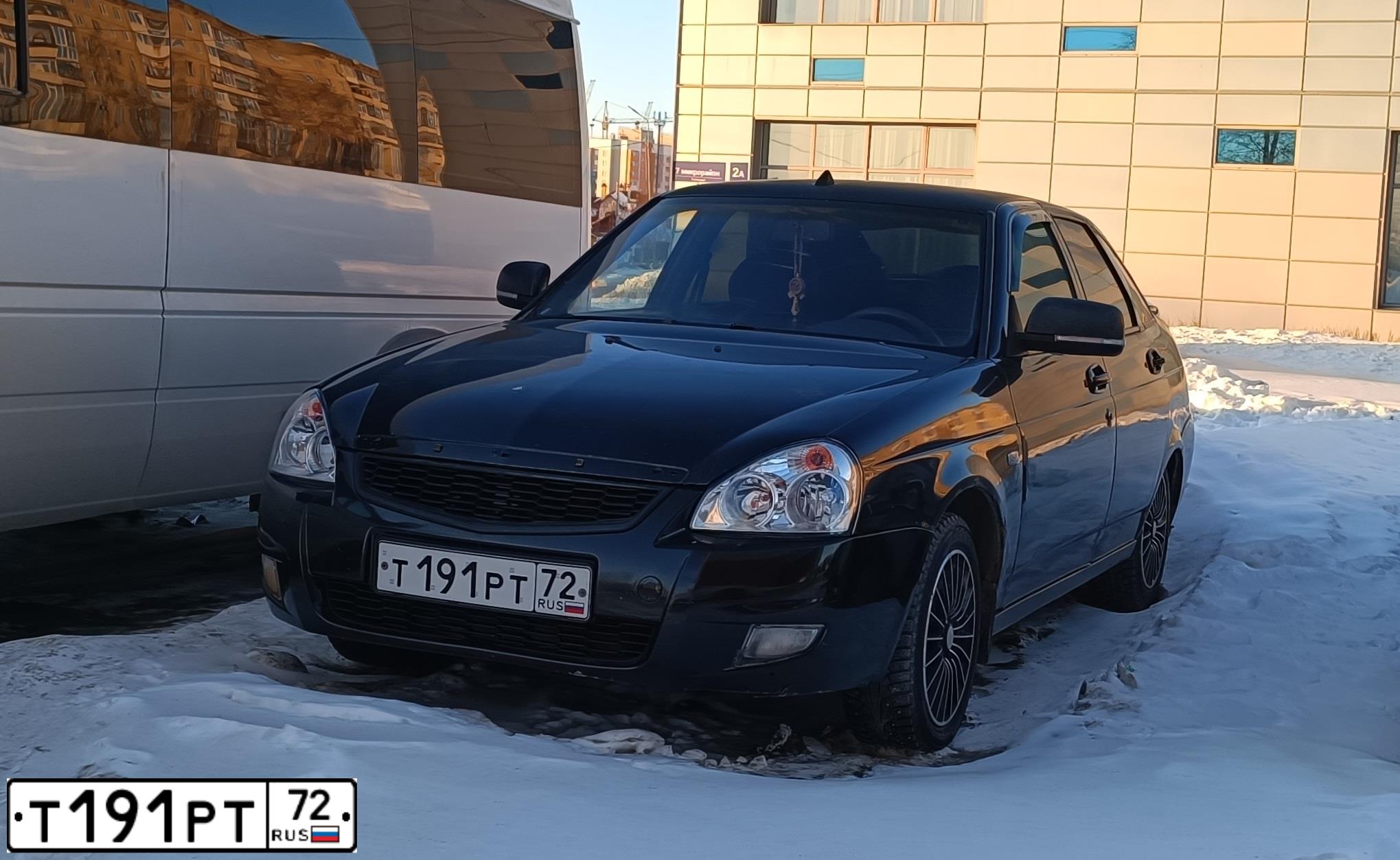 Фото автомобиля LADA 2172 PRIORA, 2010 — госномер В596МТ174. Цвет: Сине-Черный