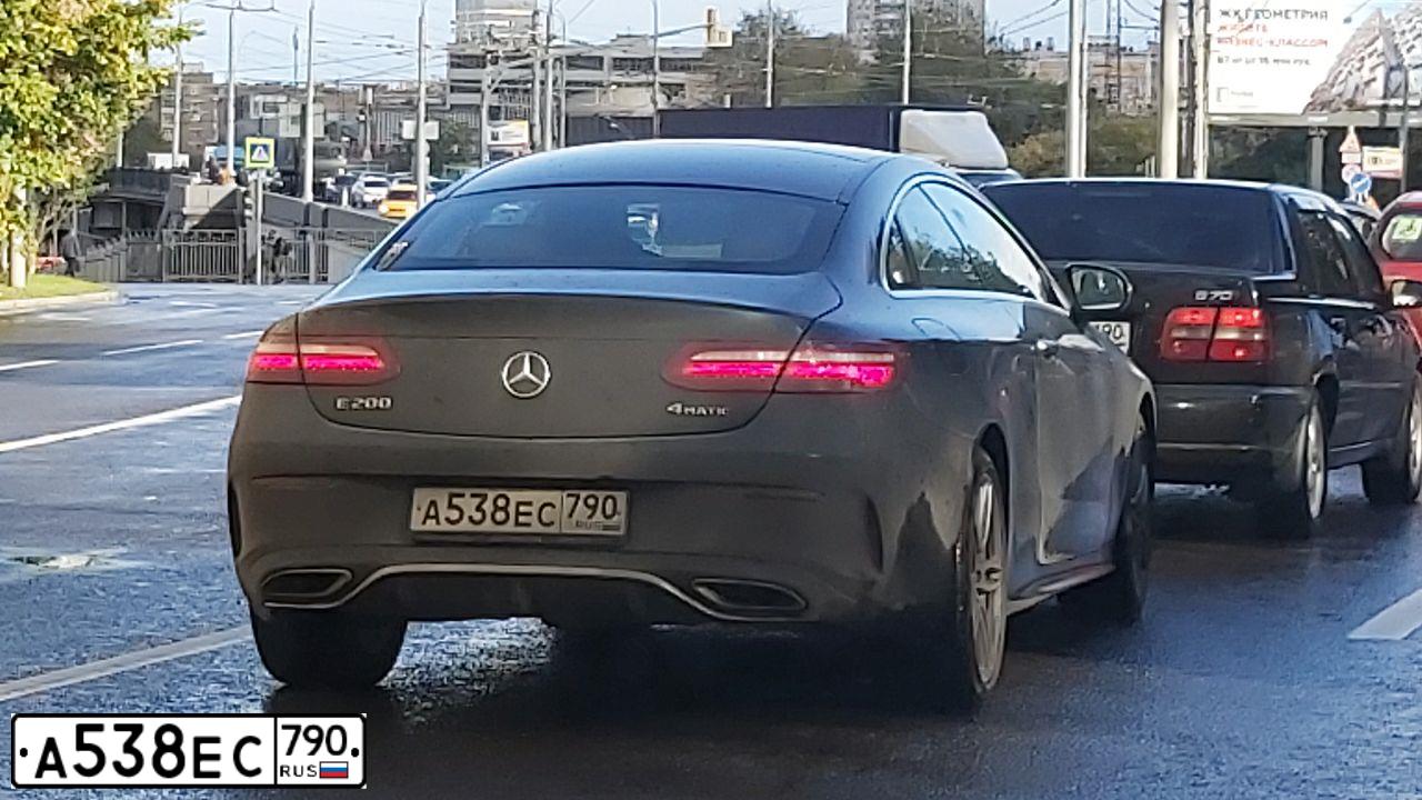 Фото автомобиля MERCEDES E-KLASSE, 2019 — госномер У933МТ797. Цвет: Темно-зеленый