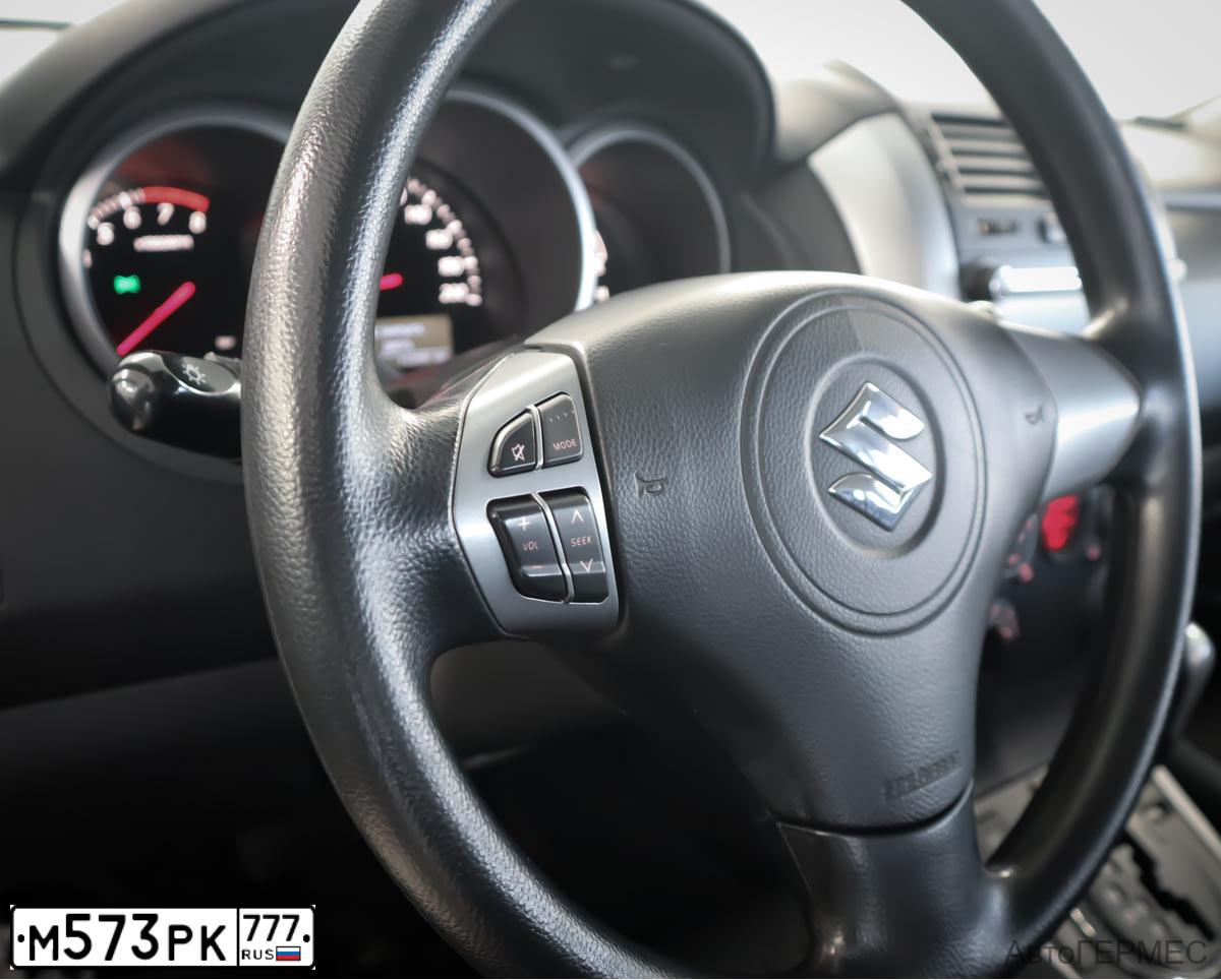 Фото автомобиля SUZUKI /GRAND/ VITARA, 2012 — госномер М573РК777. Цвет: Белый