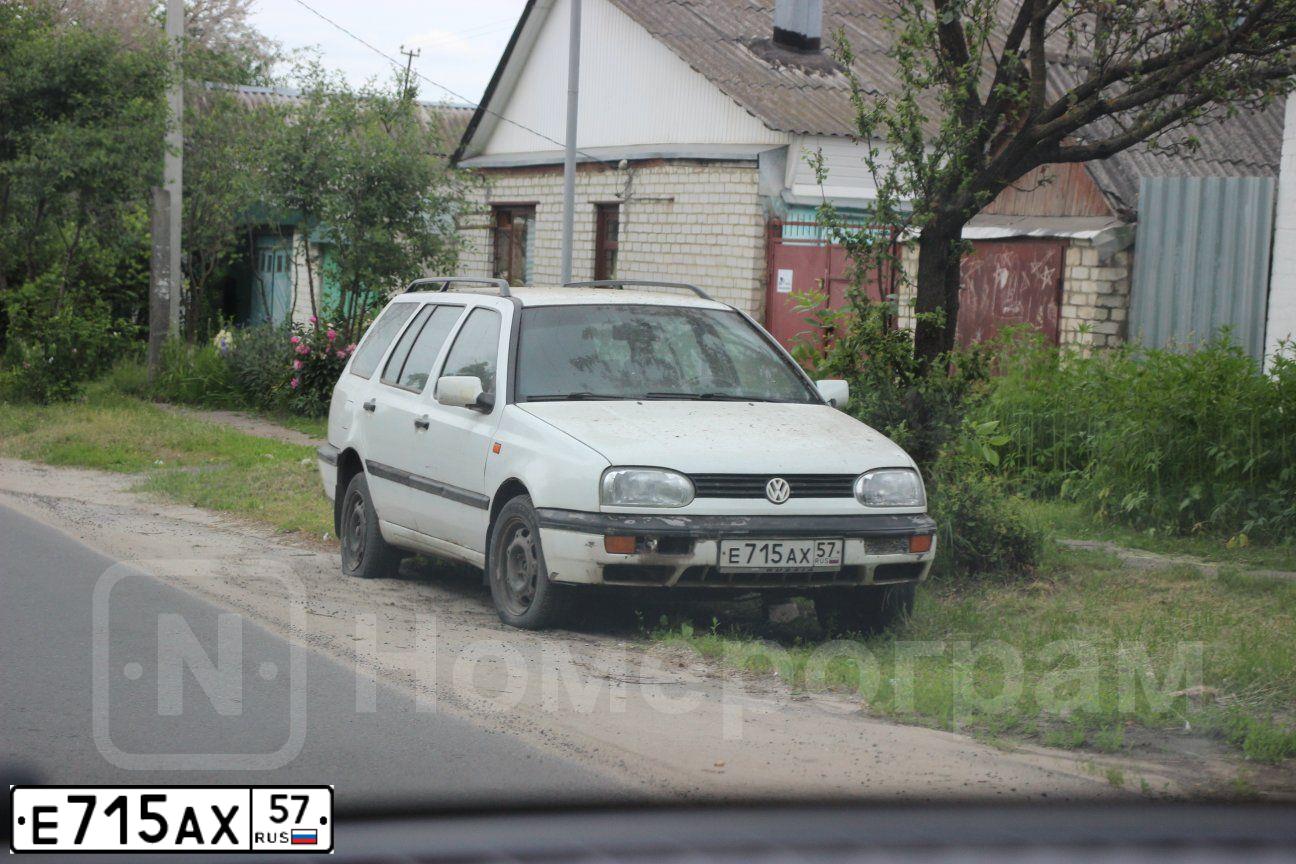 Фото автомобиля VOLKSWAGEN GOLF, 1995 — госномер Е715АХ57. Цвет: Белый