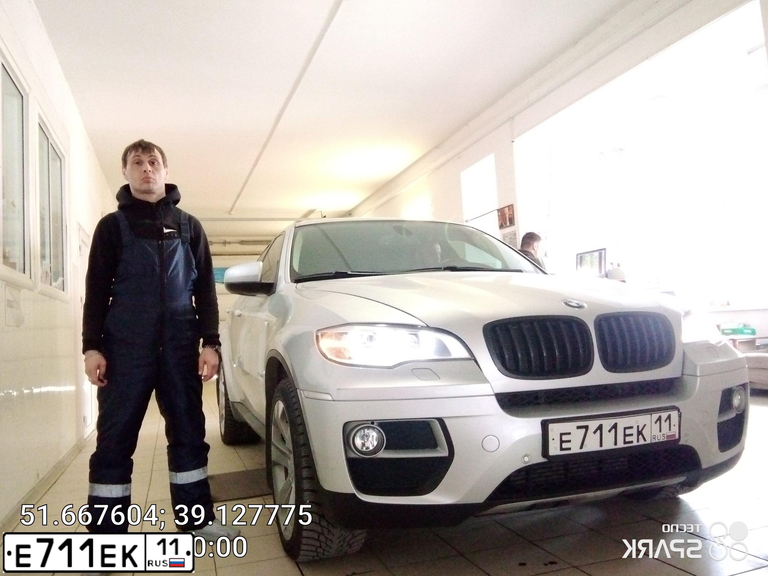 Фото автомобиля BMW X6, 2013 — госномер Е711ЕК11. Цвет: СЕРЕБРИСТЫЙ