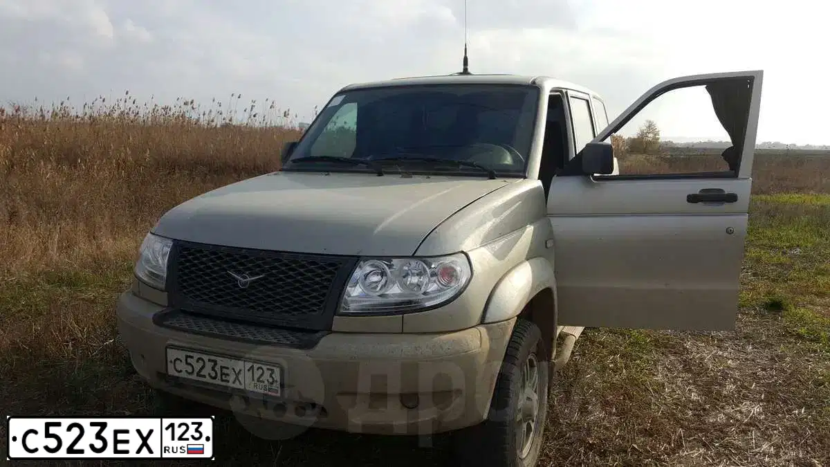 Фото автомобиля UAZ 3163 PATRIOT, 2012 — госномер С523ЕХ123. Цвет: СЕРЕБРИСТО-ЖЕЛТЫЙ