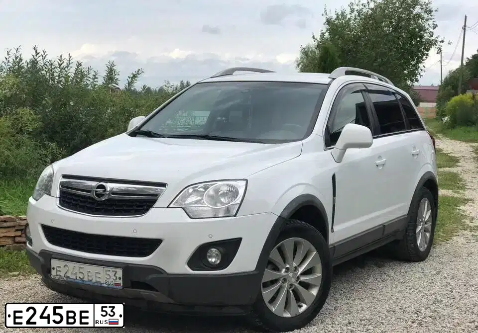 Фото автомобиля OPEL ANTARA, 2013 — госномер А730РА51. Цвет: Белый