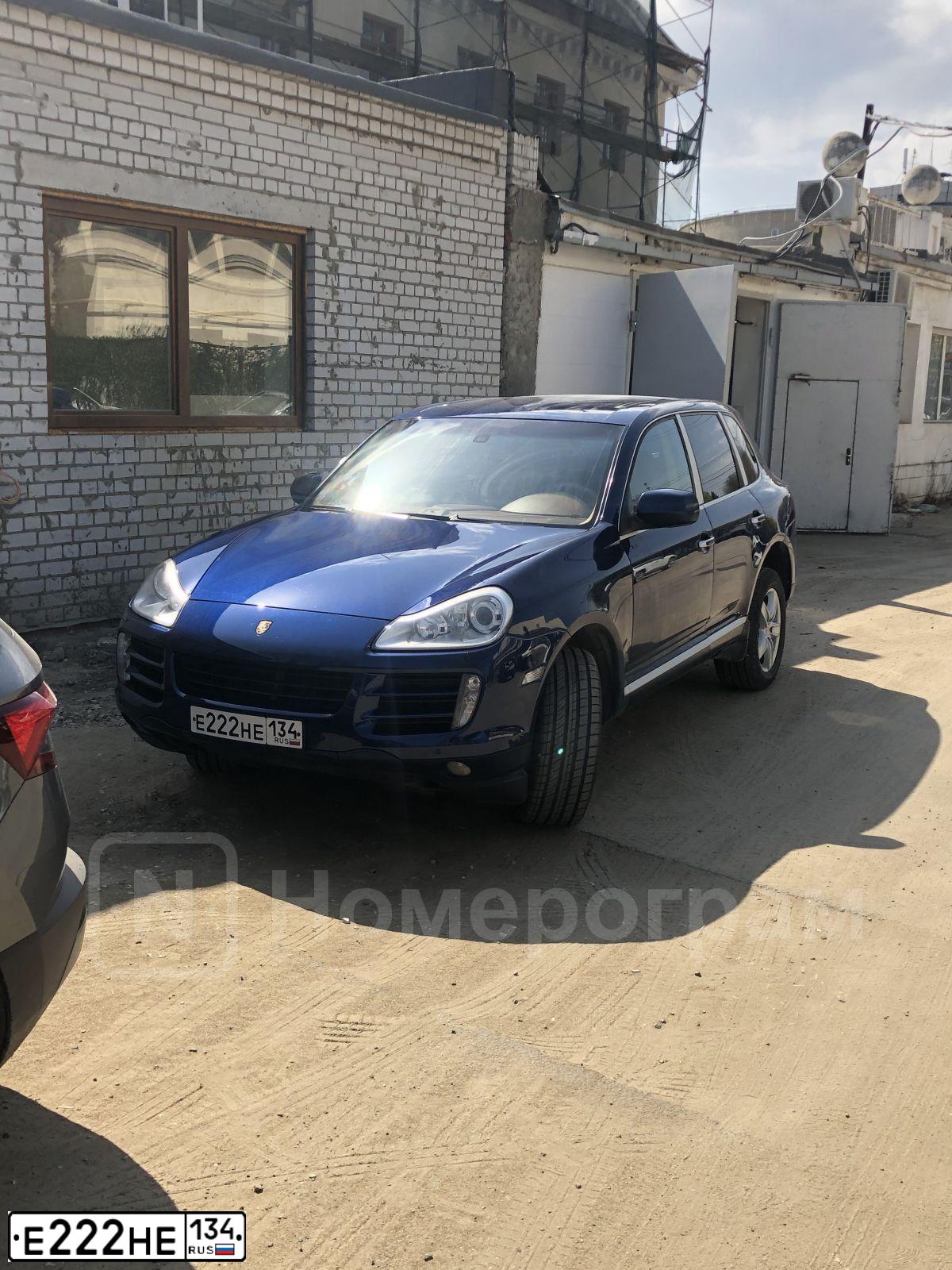 Фото автомобиля KIA RIO, 2015 — госномер Е222НЕ134. Цвет: Белый