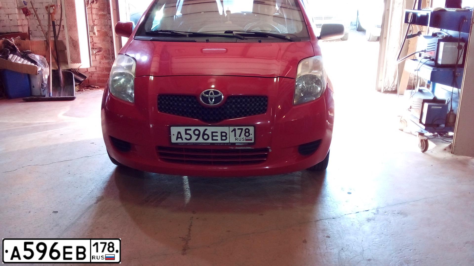 Фото автомобиля TOYOTA YARIS, 2006 — госномер А596ЕВ178. Цвет: КРАСНЫЙ