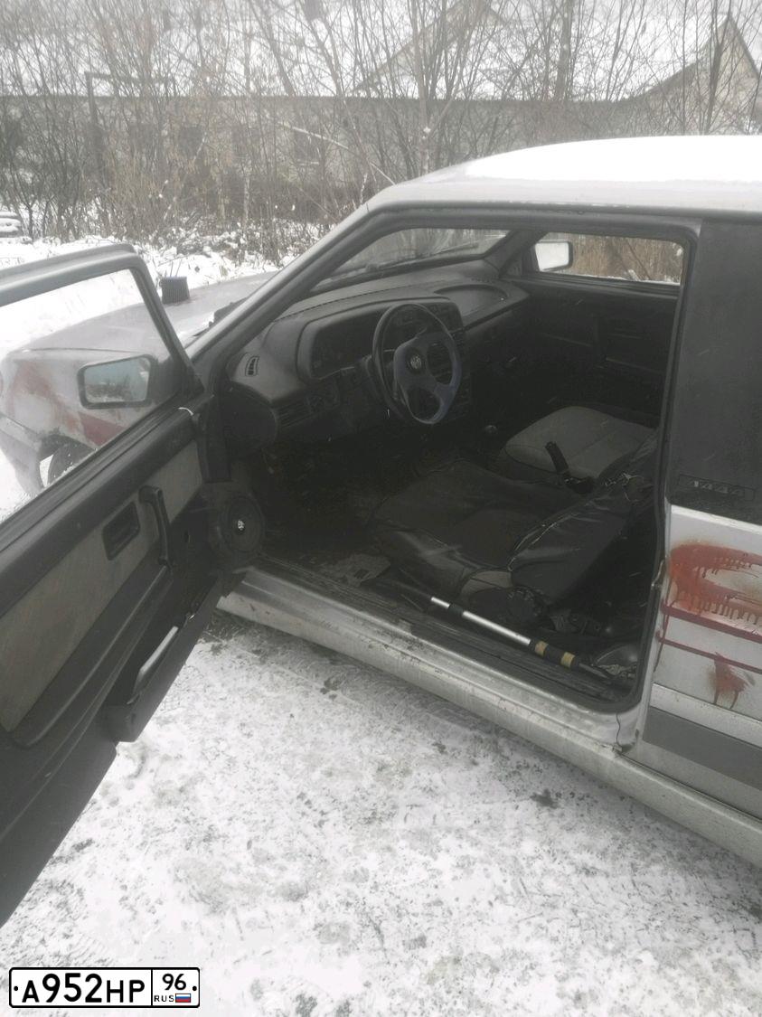 Фото автомобиля LADA 2113 SAMARA, 2005 — госномер А952НР96. Цвет: Серебристо-Желтый
