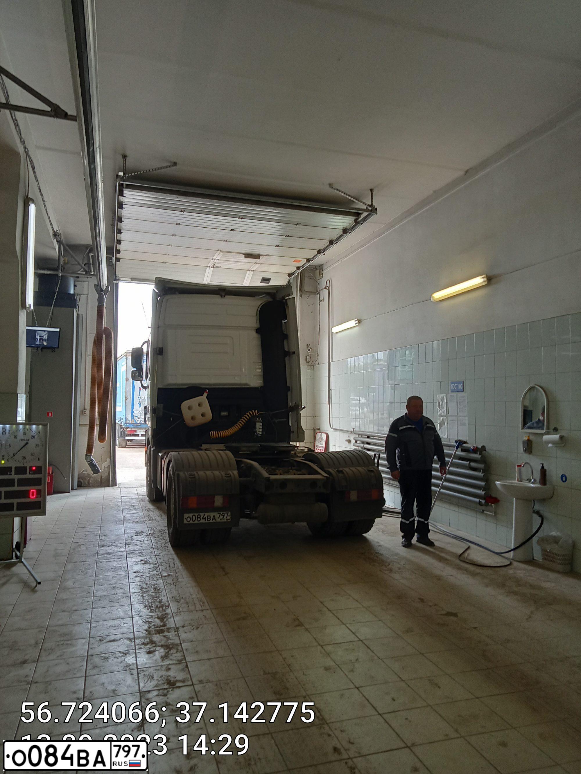 Фото автомобиля MERCEDES-BENZ ACTROS, 2011 — госномер Е088ТВ790. Цвет: Белый