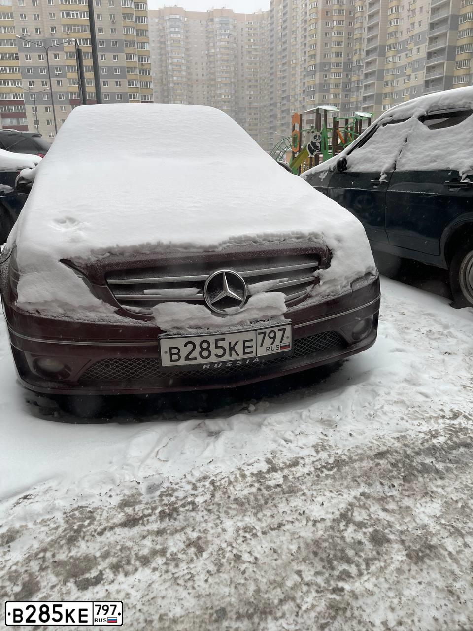 Фото автомобиля MERCEDES C-KLASSE, 2009 — госномер В285КЕ797. Цвет: ВИШНЕВЫЙ
