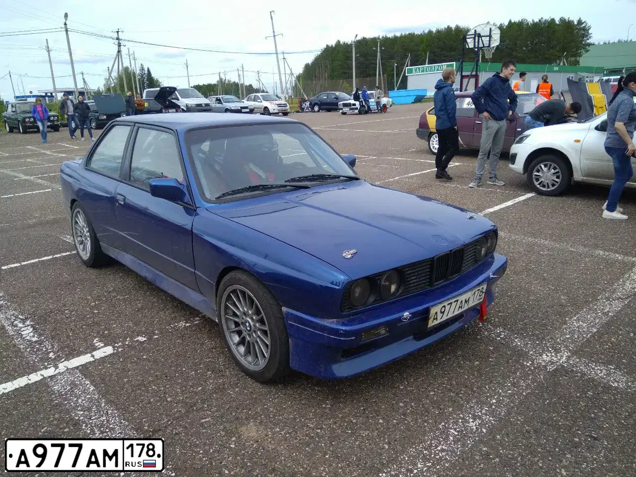 Фото автомобиля BMW SERIE 3, 1989 — госномер М402НР98