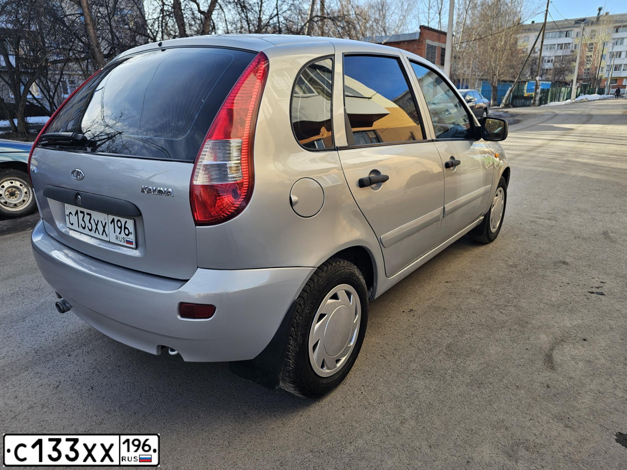 Фото автомобиля LADA 1119 KALINA, 2012 — госномер Х225ХЕ196. Цвет: СЕРЕБРИСТЫЙ