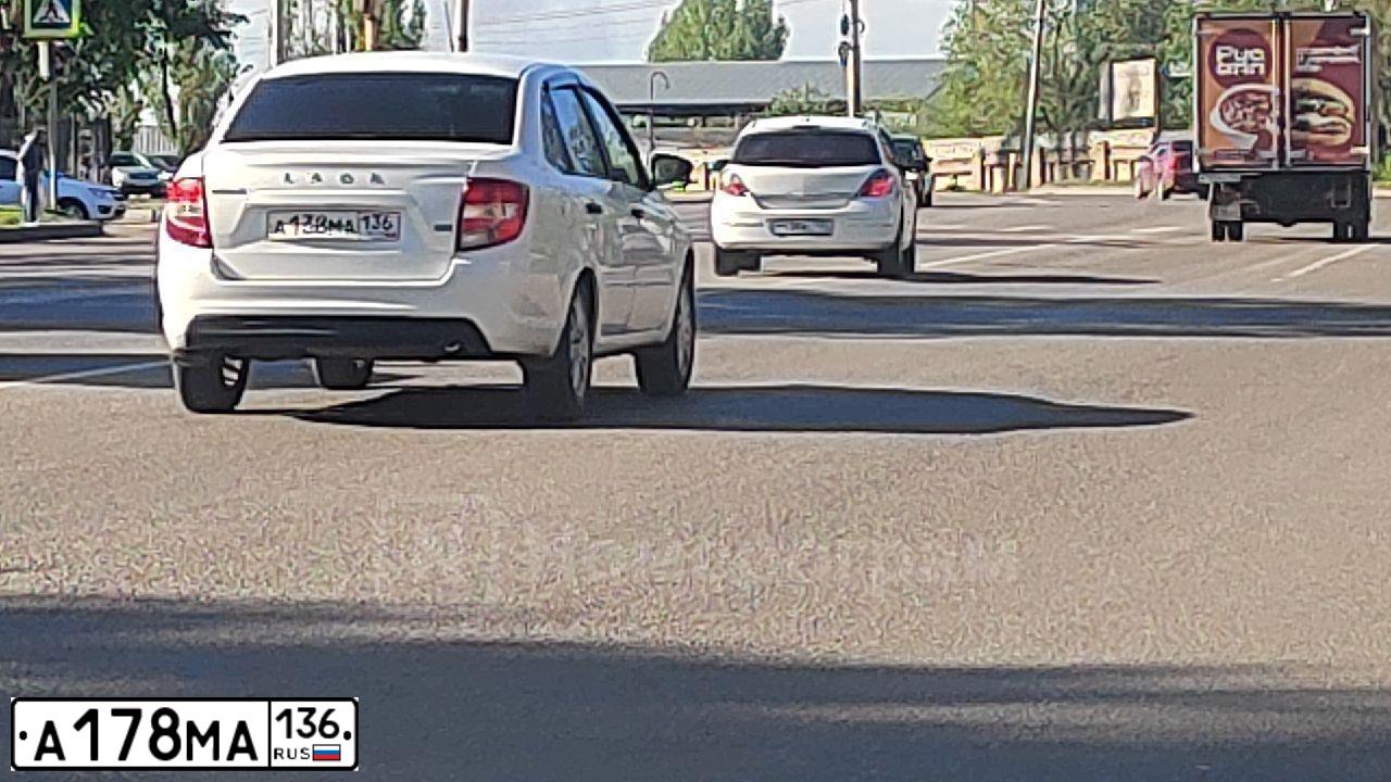 Фото автомобиля GEELY EMGRAND, 2012 — госномер А178МА136. Цвет: Белый