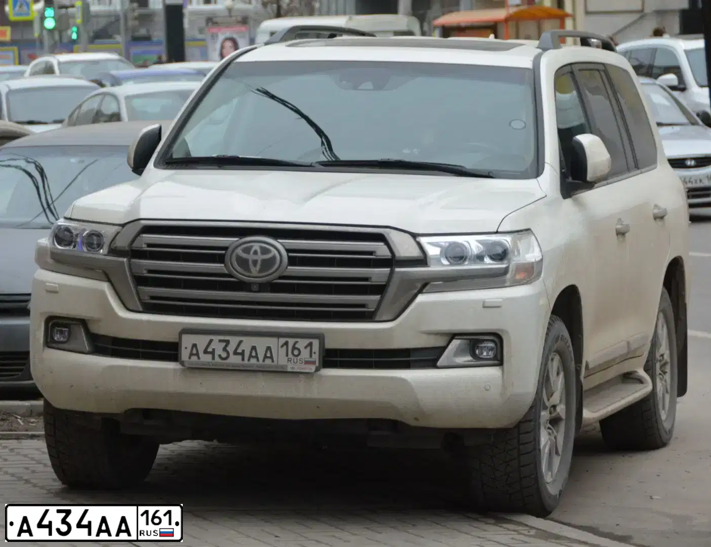Фото автомобиля TOYOTA LANDCRUISER 200, 2016 — госномер А434АА161. Цвет: БЕЛЫЙ