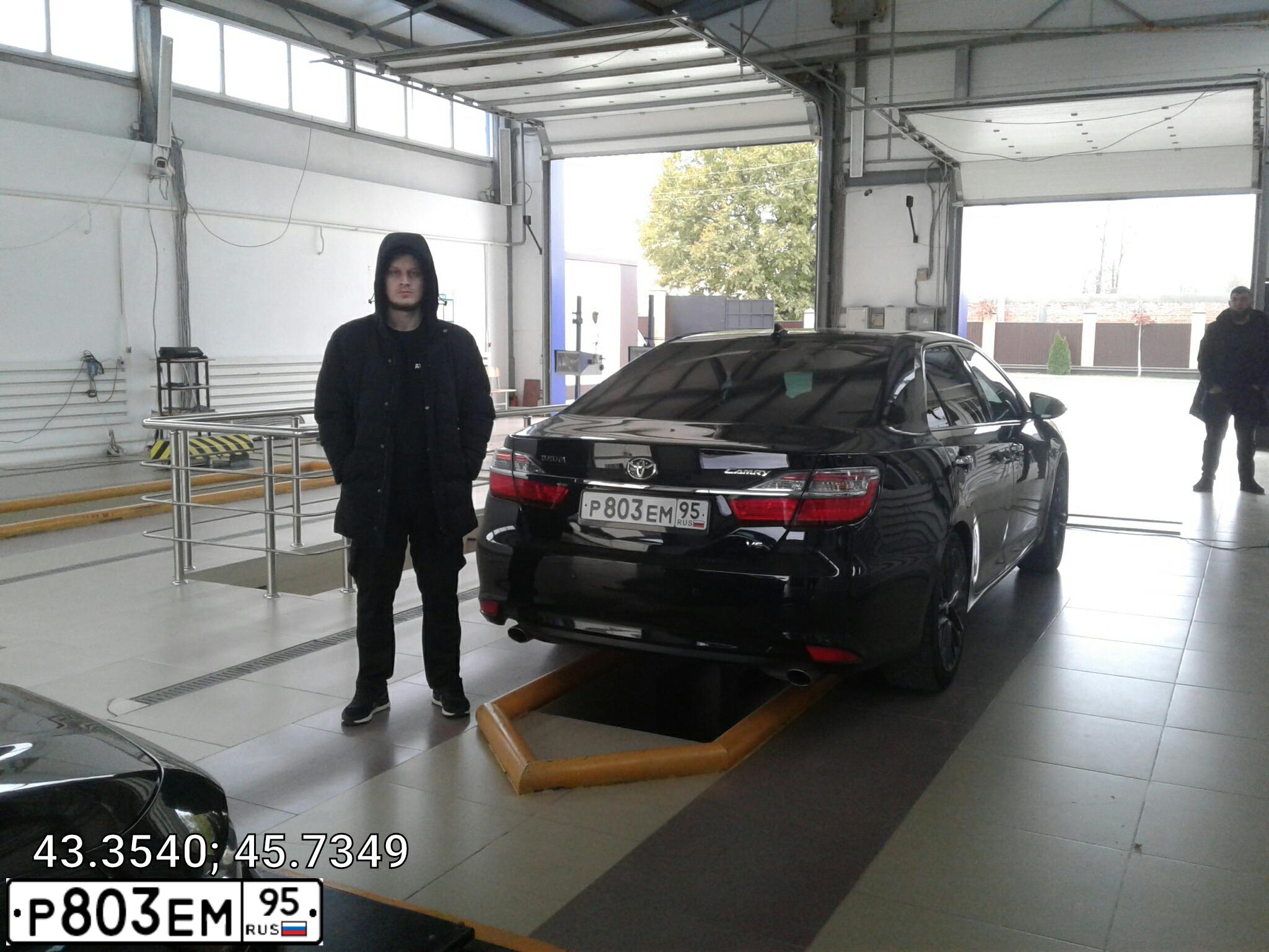 Фото автомобиля TOYOTA CAMRY, 2017 — госномер Р803ЕМ95. Цвет: ЧЕРНЫЙ МЕТАЛЛИК