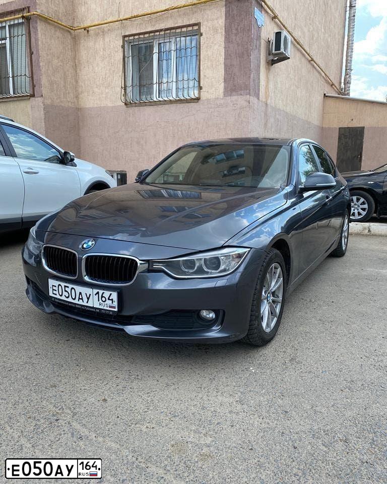 Фото автомобиля BMW SERIE 3, 2013 — госномер Е050АУ164. Цвет: Серый
