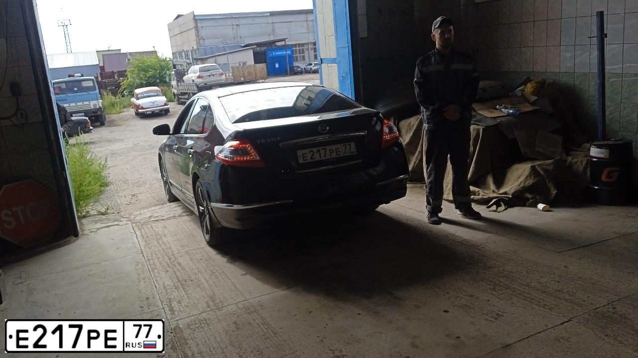 Фото автомобиля MERCEDES C-KLASSE, 2009 — госномер Т434НК142. Цвет: Темно-синий