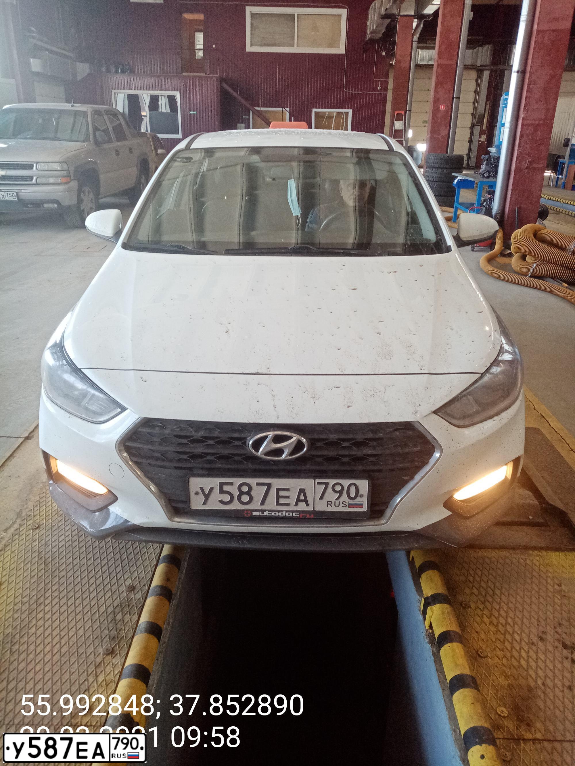 Фото автомобиля HYUNDAI SOLARIS, 2017 — госномер Х906АХ799. Цвет: БЕЛЫЙ-ЖЕЛТЫЙ-СЕРЫЙ