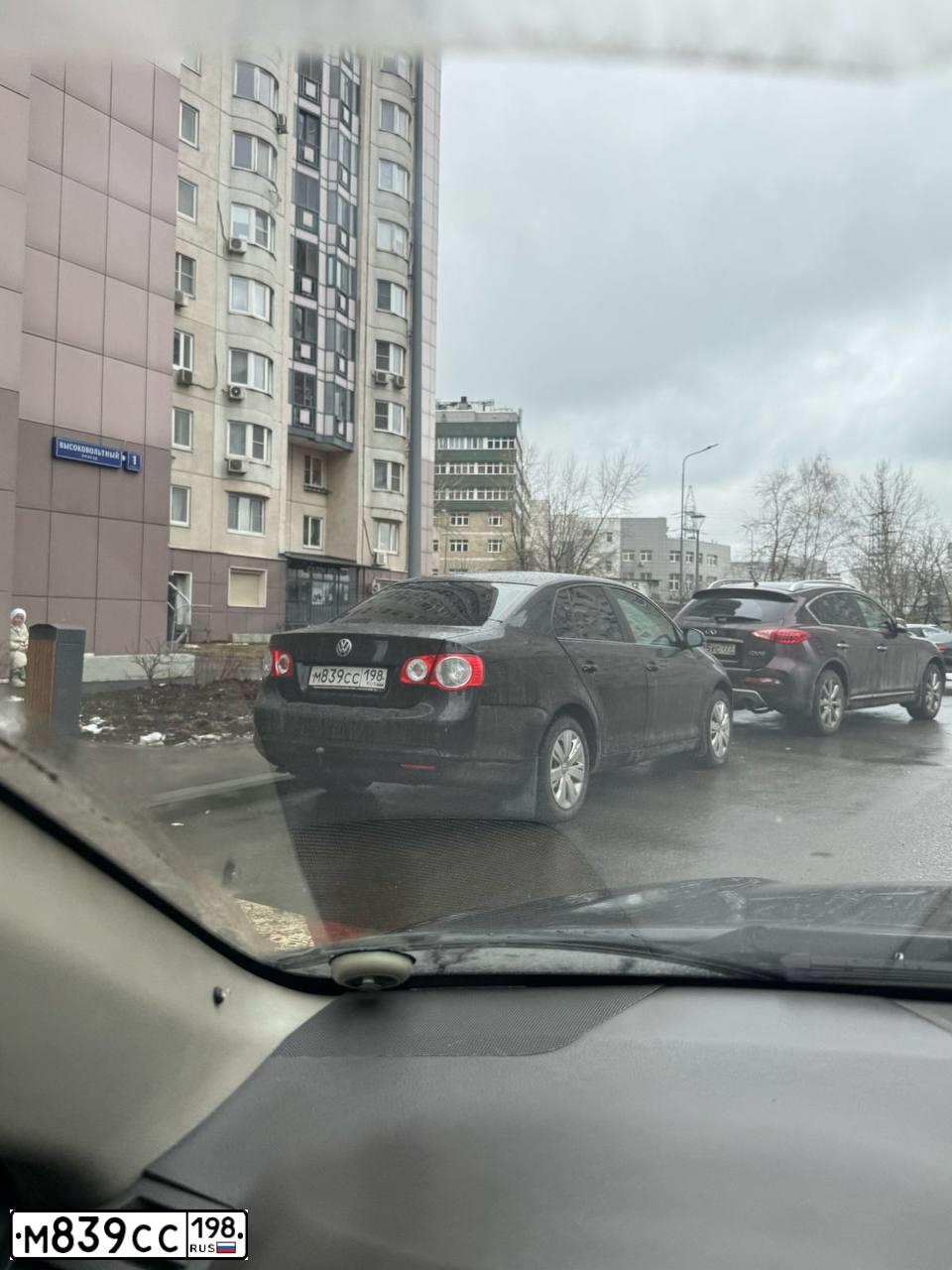 Фото автомобиля VOLKSWAGEN JETTA, 2009 — госномер О569МА977. Цвет: ЧЕРНЫЙ