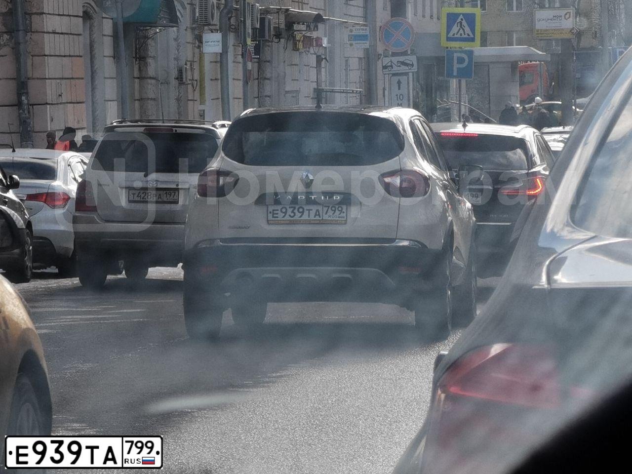 Фото автомобиля VOLKSWAGEN TERAMONT, 2019 — госномер Е933ТА799. Цвет: ЧЕРНЫЙ