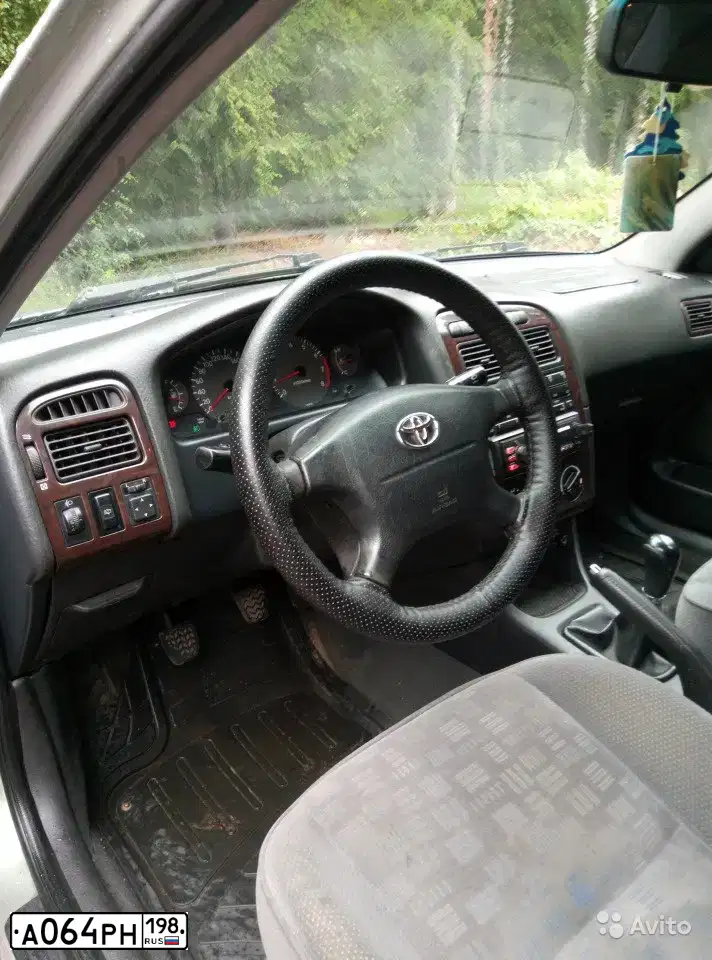 Фото автомобиля TOYOTA AVENSIS, 2000 — госномер М513ХН13