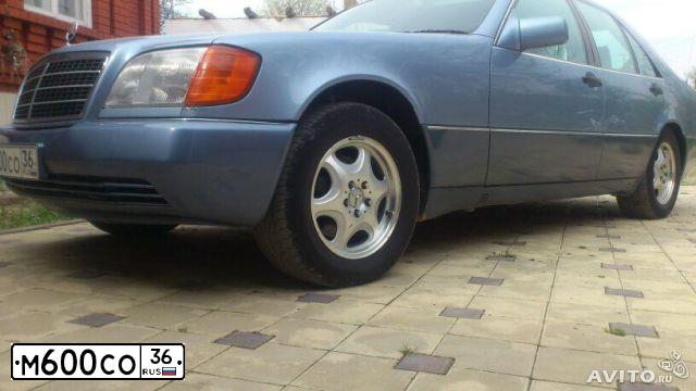 Фото автомобиля MERCEDES S-KLASSE, 1991 — госномер М600СО36. Цвет: ГОЛУБОЙ