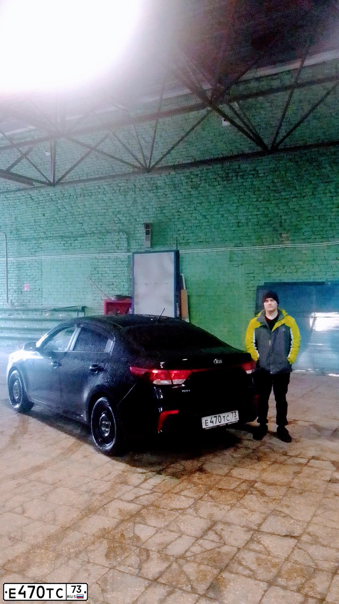 Фото автомобиля KIA RIO, 2017 — госномер Р133МВ73. Цвет: ЧЕРНЫЙ