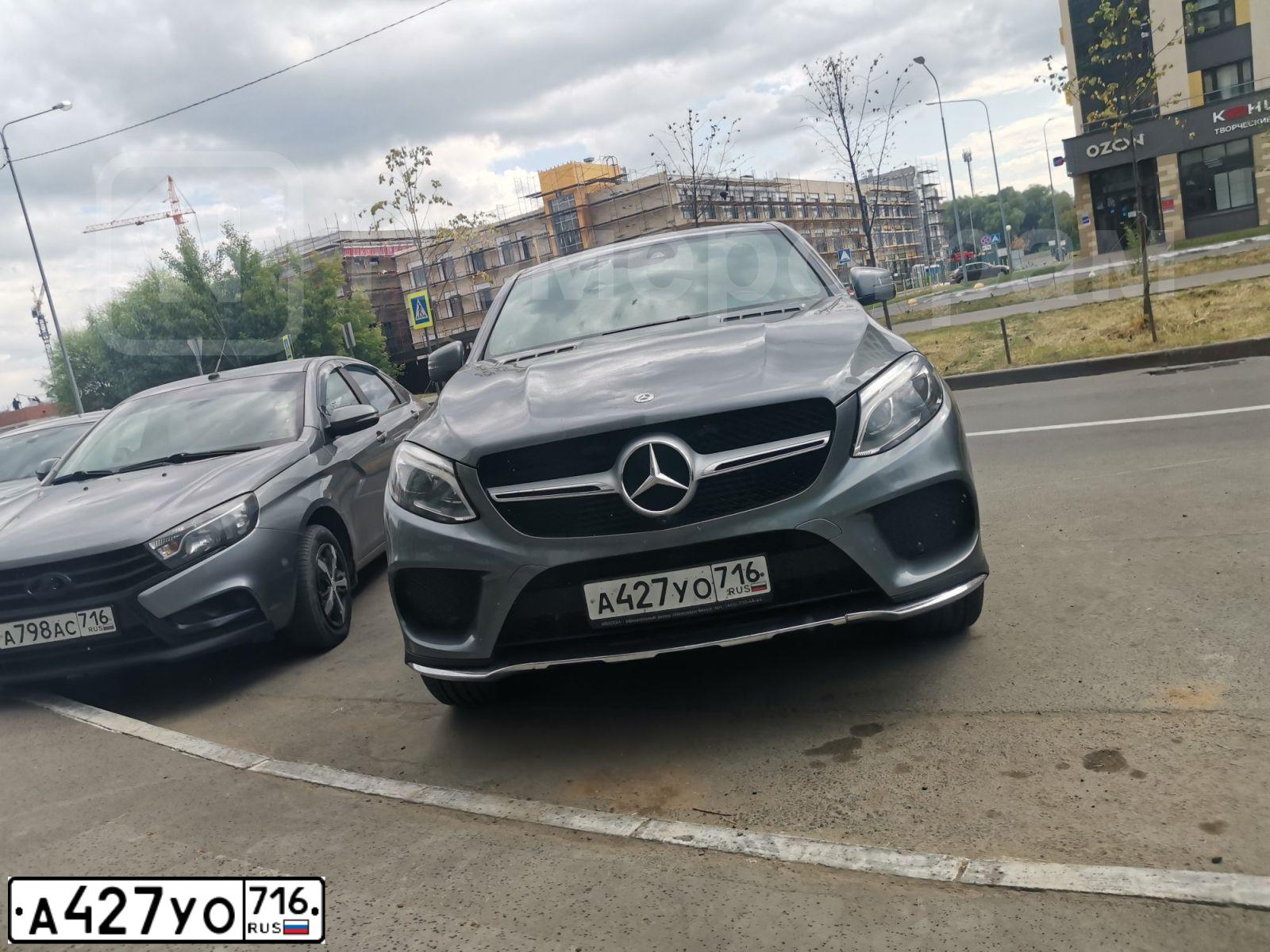 Фото автомобиля MERCEDES GLE-KLASSE, 2018 — госномер А427УО716. Цвет: СЕРЫЙ