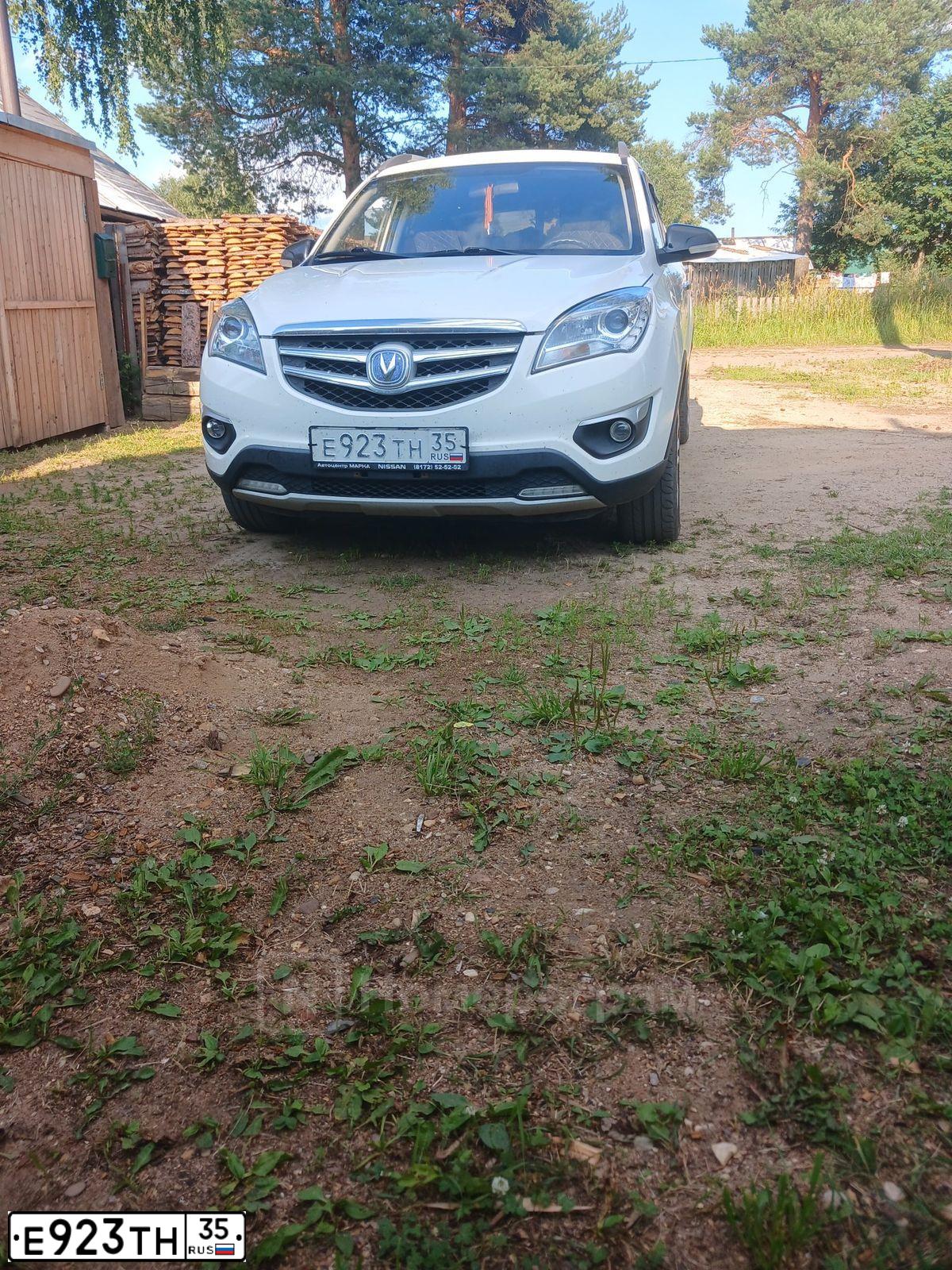 Фото автомобиля CHANGAN CS35, 2016 — госномер Е923ТН35. Цвет: БЕЛЫЙ