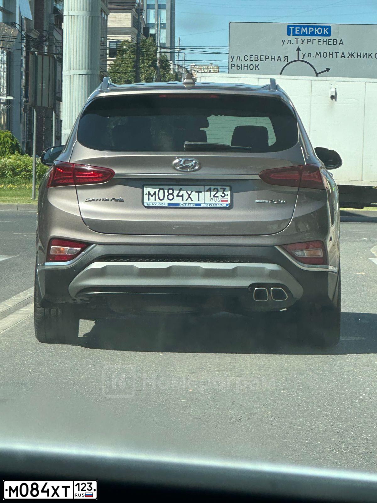 Фото автомобиля HYUNDAI SANTA FE, 2019 — госномер М084ХТ123. Цвет: БЕЖЕВЫЙ