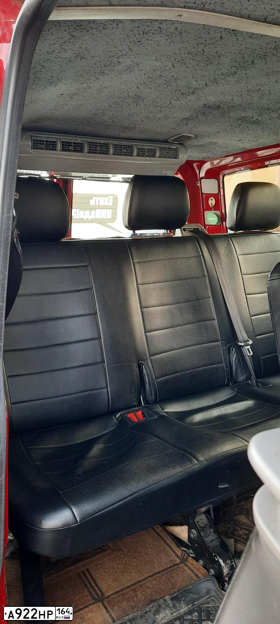 Фото автомобиля VOLKSWAGEN TRANSPORTER, 2010 — госномер А922НР164. Цвет: Красный