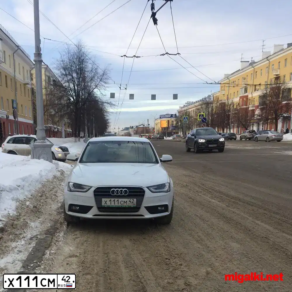 Фото автомобиля AUDI A4, 2015 — госномер Р413ММ142. Цвет: Белый
