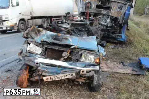 Фото автомобиля LADA 2107, 2007 — госномер Р635РМ18. Цвет: СИНИЙ