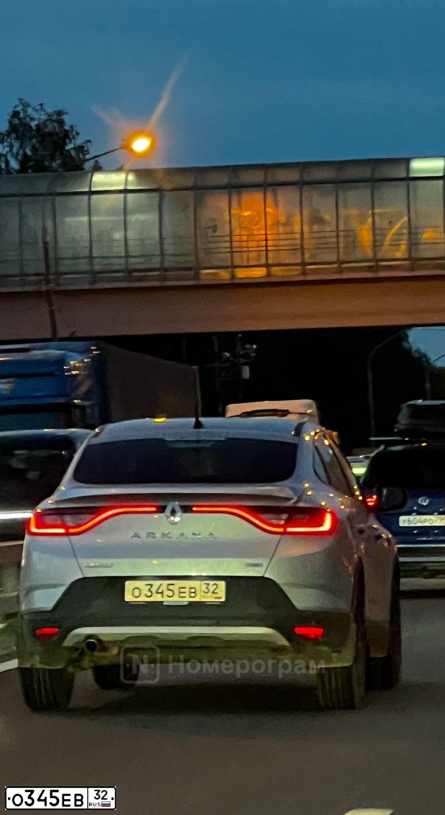 Фото автомобиля RENAULT ARKANA, 2019 — госномер О345ЕВ32. Цвет: СВЕТЛО-СЕРЫЙ