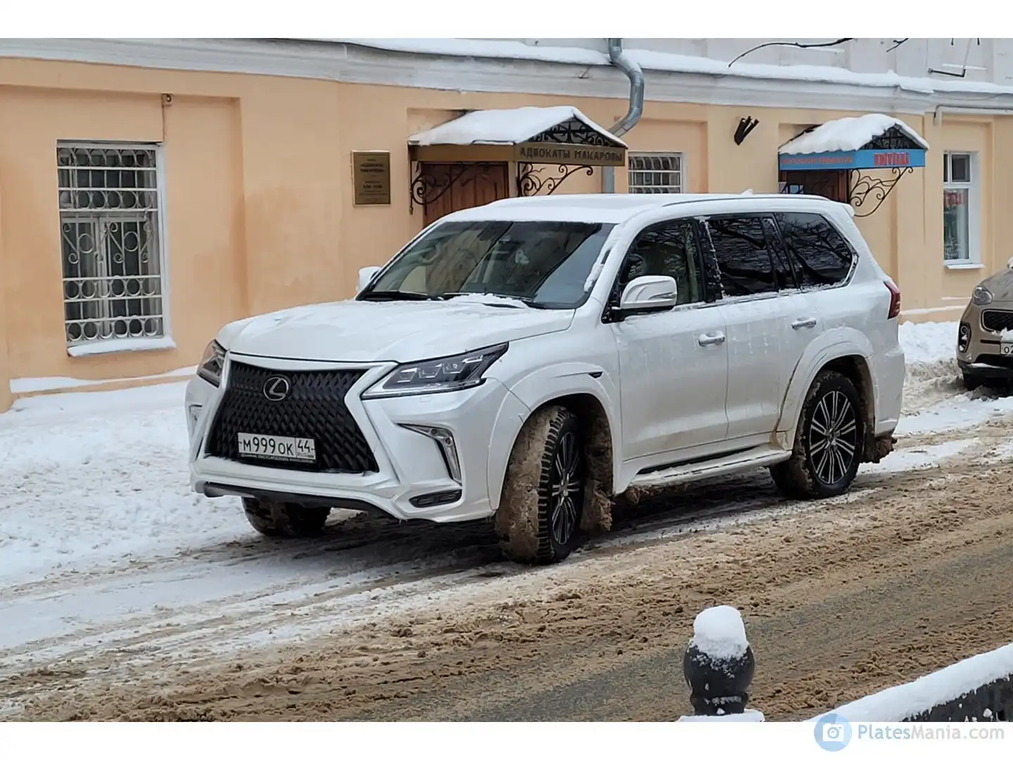 Фото автомобиля TOYOTA LANDCRUISER 200, 2008 — госномер М999ОК44. Цвет: ЗОЛОТИСТЫЙ