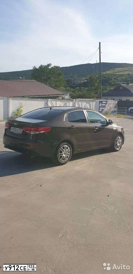Фото автомобиля KIA RIO, 2016 — госномер У912СЕ123. Цвет: КОРИЧНЕВЫЙ