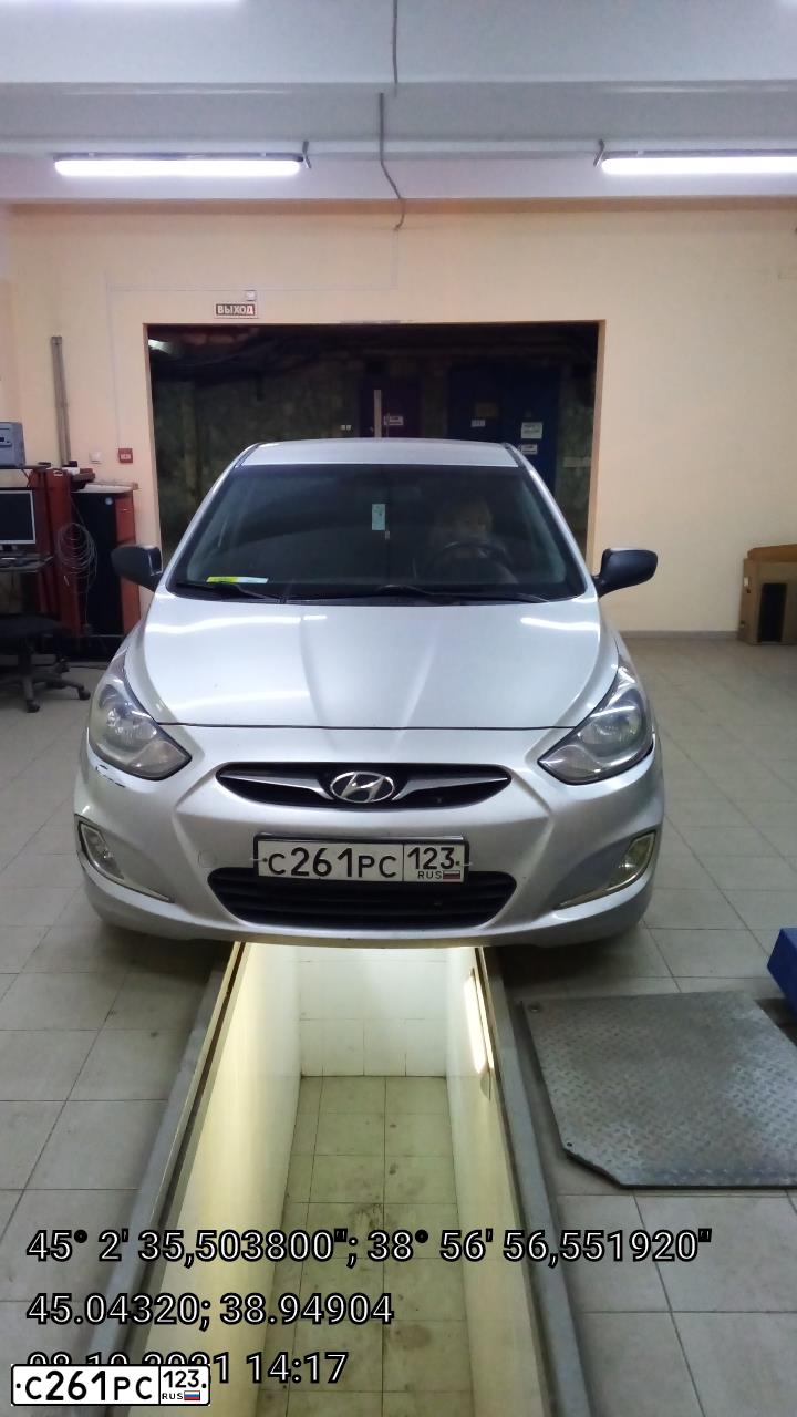 Фото автомобиля HYUNDAI SOLARIS, 2011 — госномер С261РС123. Цвет: серебристый