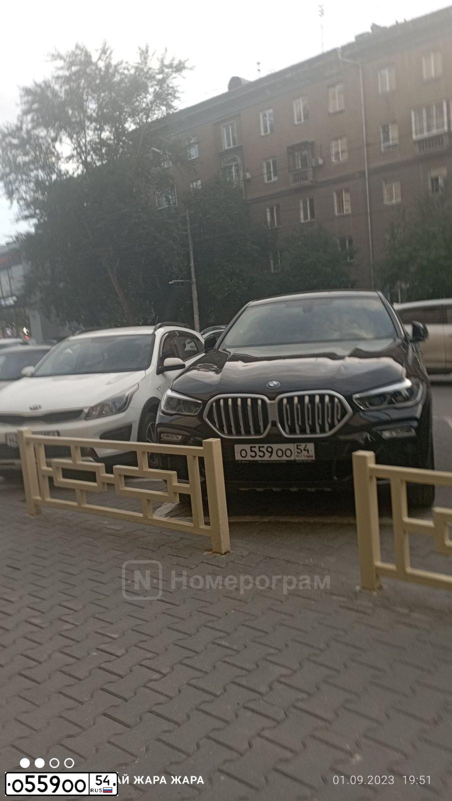 Фото автомобиля BMW X6, 2020 — госномер О559ОО54. Цвет: ЧЕРНЫЙ