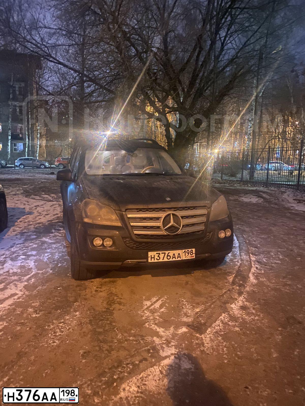 Фото автомобиля TOYOTA COROLLA, 2004 — госномер Н376АА198. Цвет: СЕРЫЙ