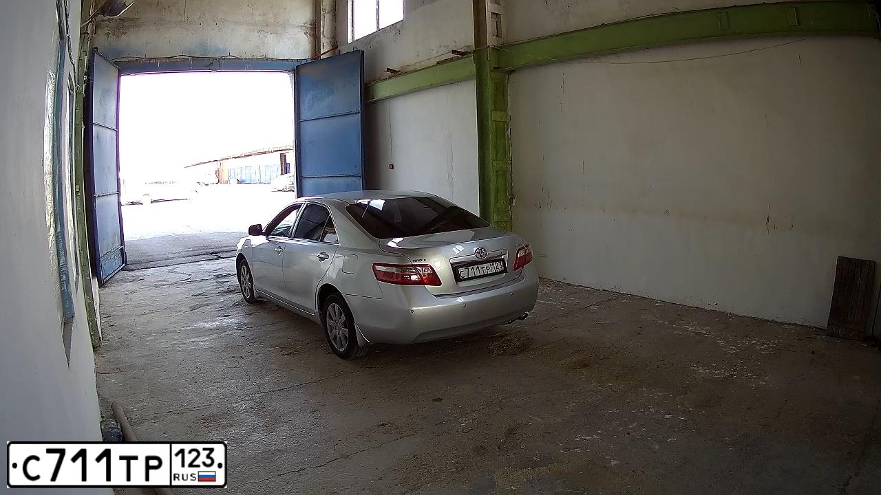 Фото автомобиля TOYOTA CAMRY, 2006 — госномер С711ТР123. Цвет: Серебристый
