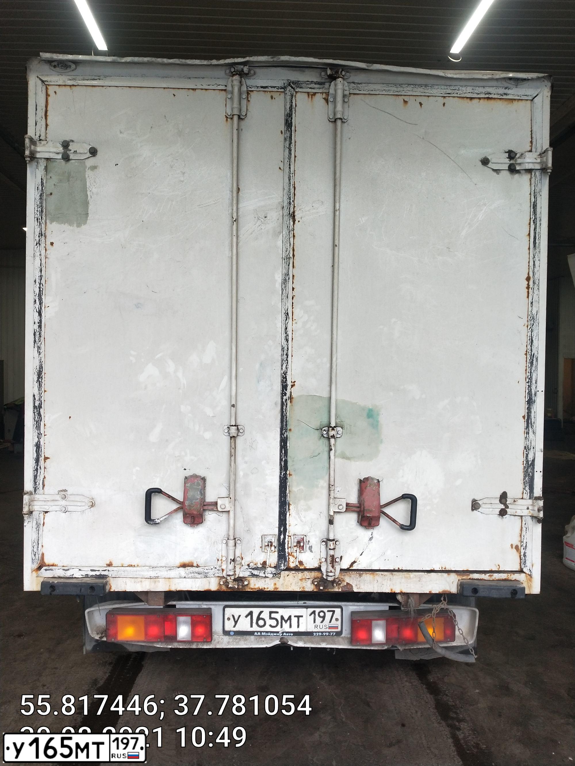 Фото автомобиля VOLKSWAGEN TRANSPORTER, 2011 — госномер У165МТ197. Цвет: БЕЛЫЙ