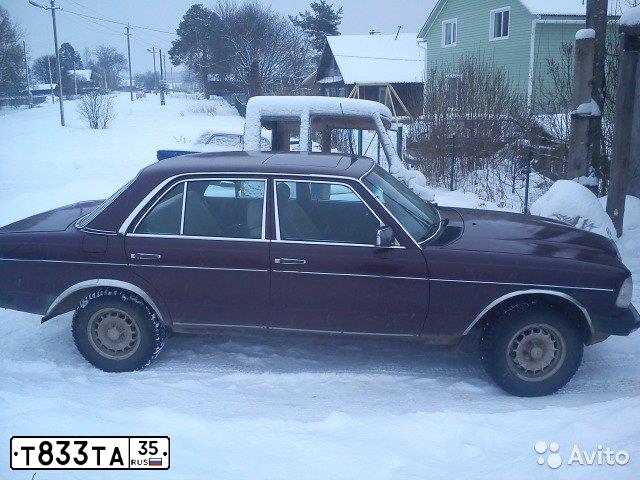Фото автомобиля MERCEDES E-KLASSE, 1984 — госномер Т833ТА35. Цвет: ГРАНАТ