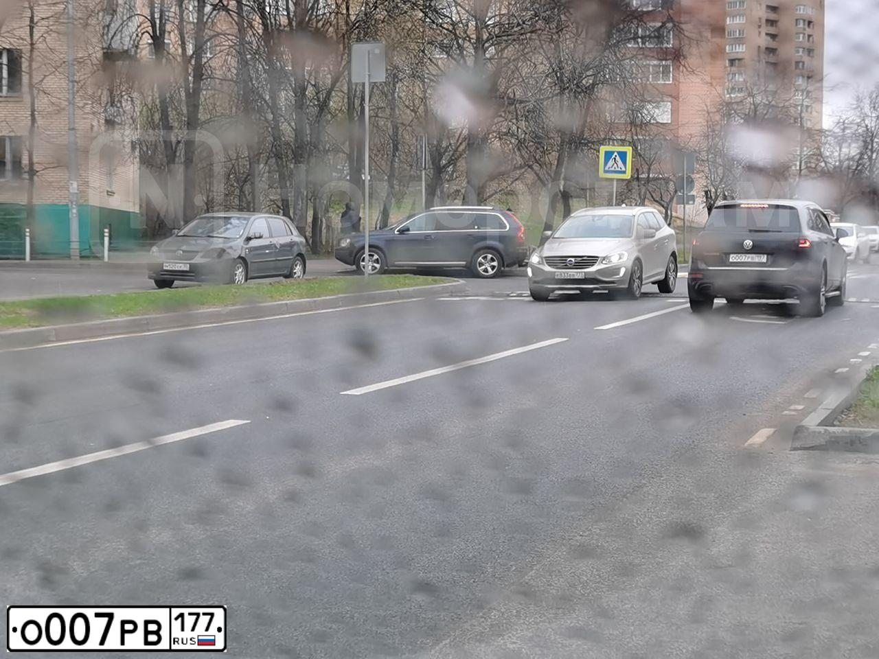 Фото автомобиля ISUZU AXIOM, 2002 — госномер Н407СТ40. Цвет: СЕРЕБРИСТЫЙ