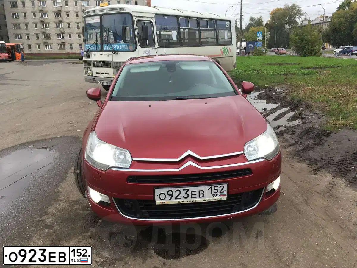 Фото автомобиля CITROEN C5, 2008 — госномер М585НХ29. Цвет: Красный