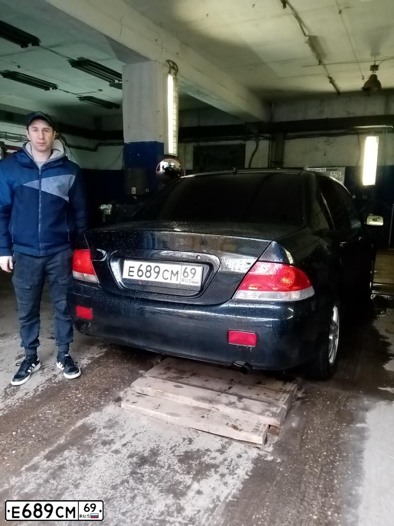 Фото автомобиля MITSUBISHI LANCER, 2005 — госномер Е689СМ69. Цвет: ЧЕРНЫЙ