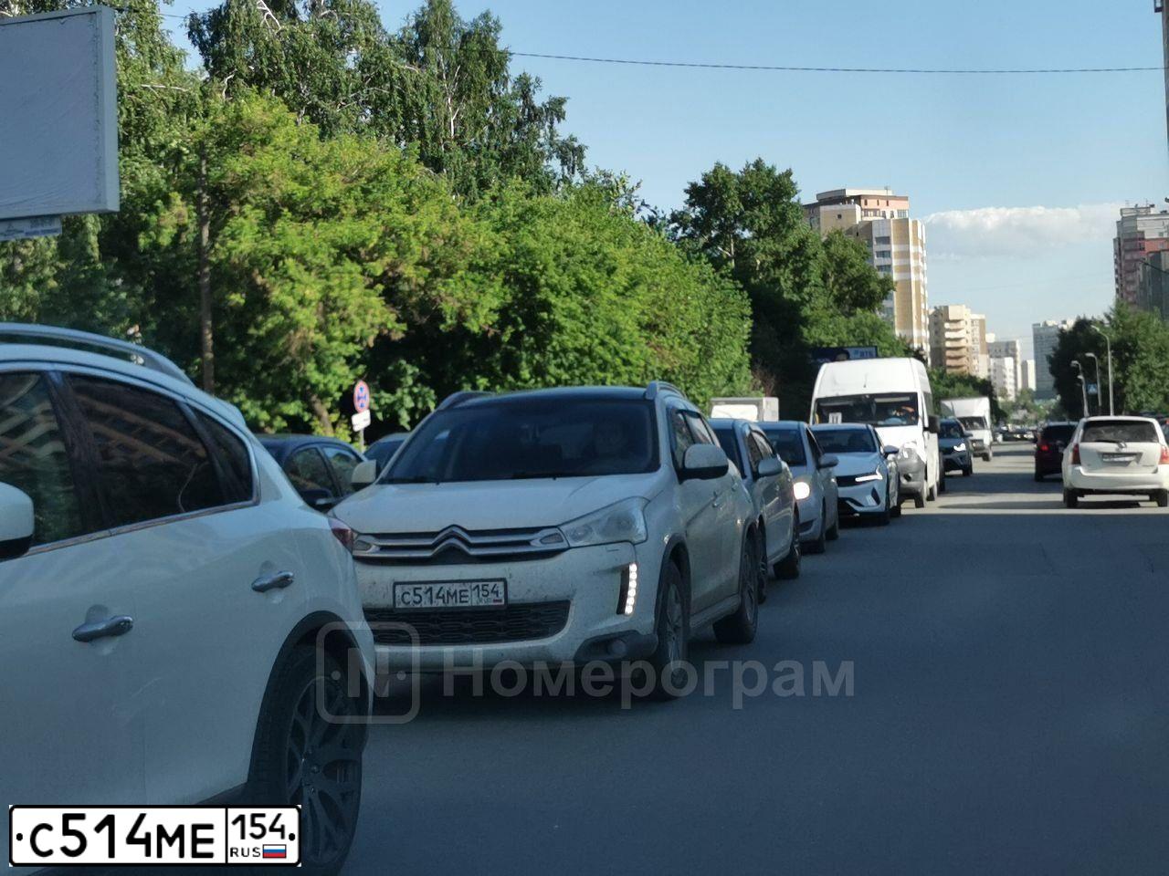 Фото автомобиля CITROEN C4 AIRCROSS, 2013 — госномер С514МЕ154. Цвет: БЕЛЫЙ